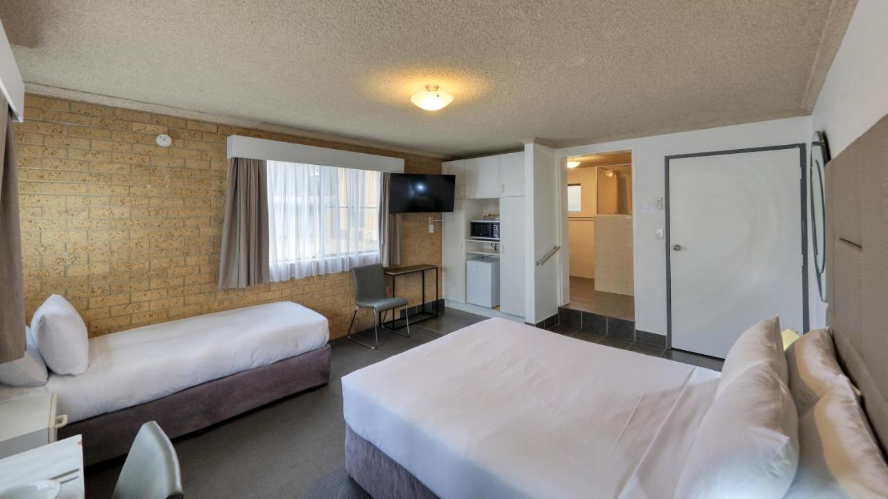 Hamilton Hume Motor Inn 야스 외부 사진